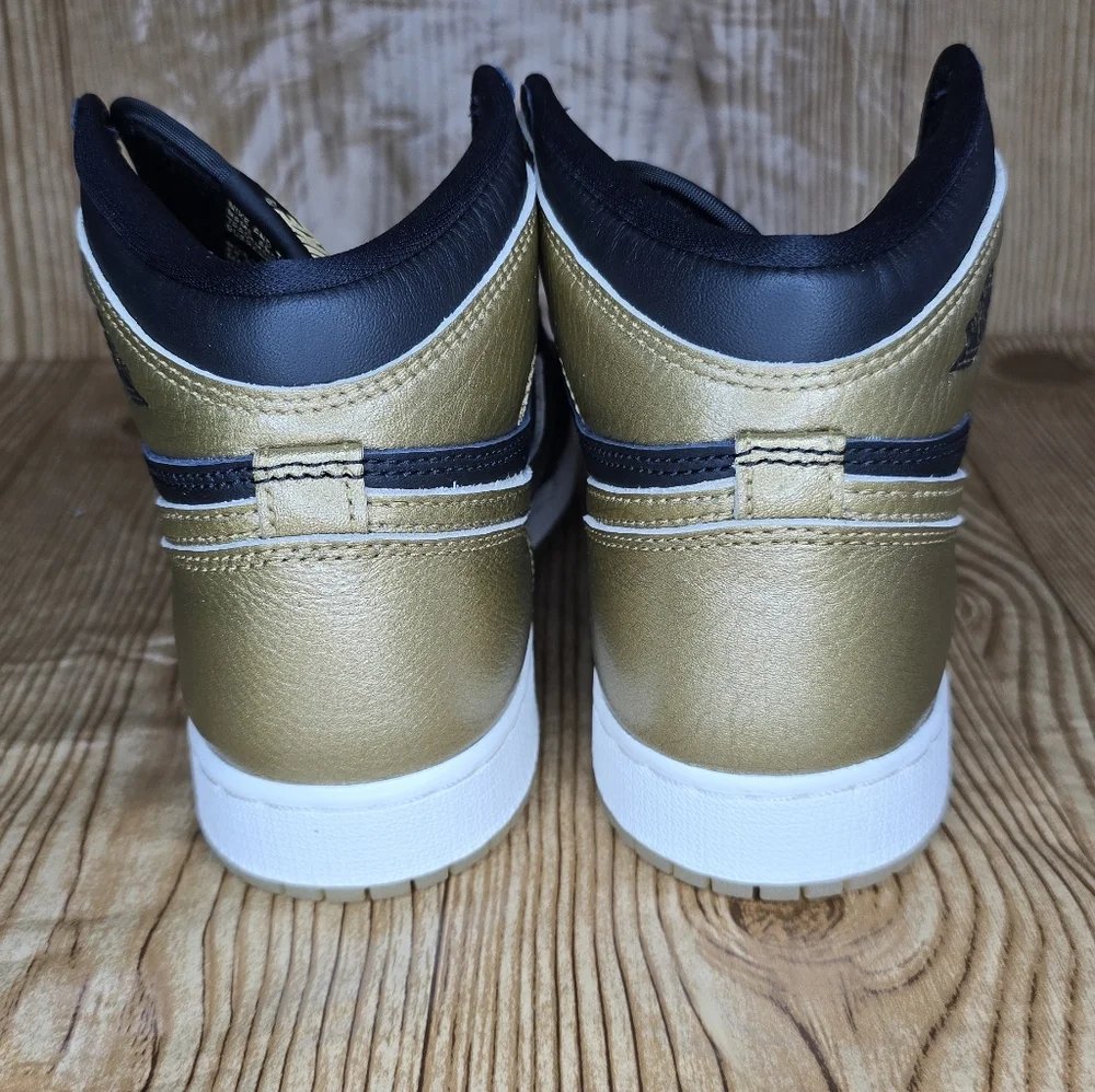 Nike Kids Air Jordan Black &‎ Gold High-Top Sneakers Size 4.5Y